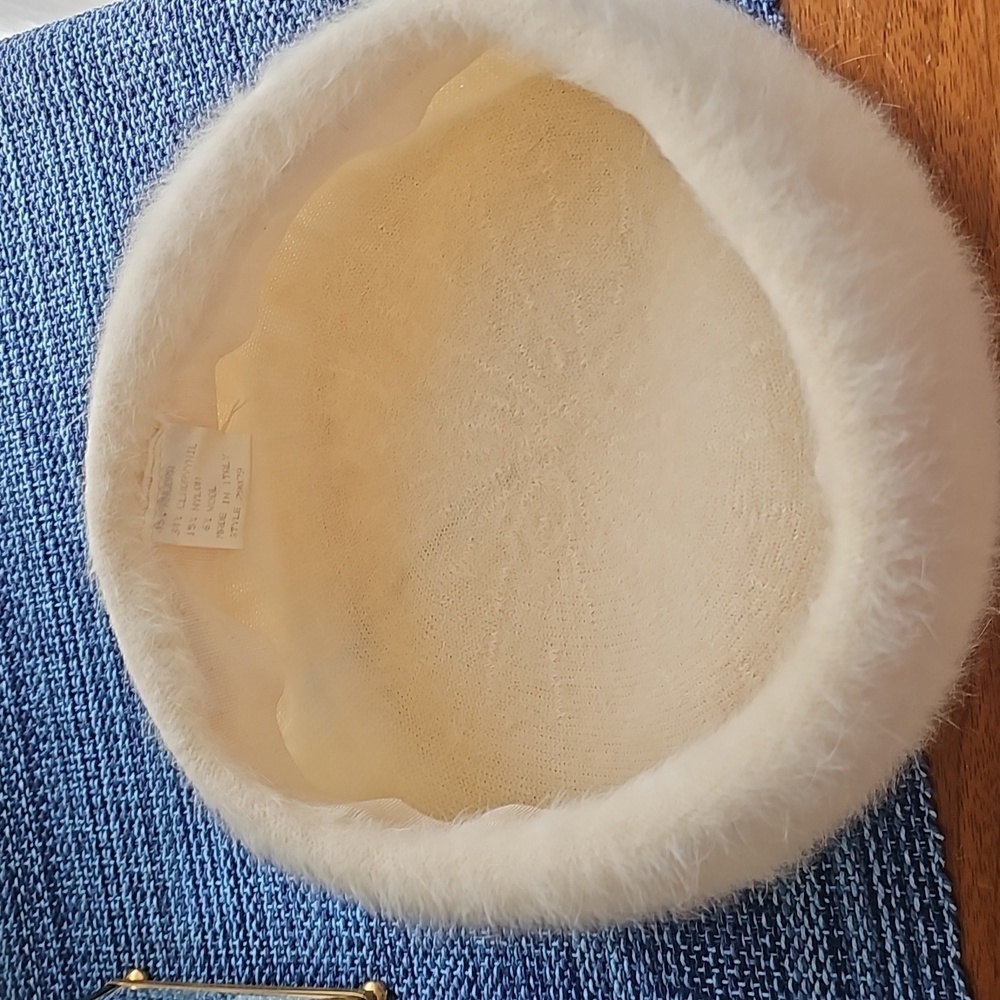 Vintage wool off white hat in cream, made in Italy. - Picture 3 of 4